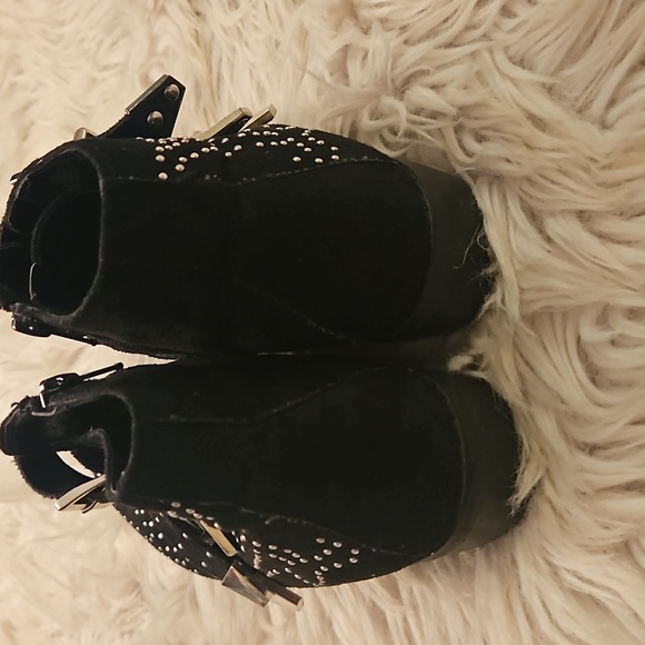 ~~Diva Black Studded Ankle Booties | Silver Studs | Size 8~~ - Picture 6 of 7